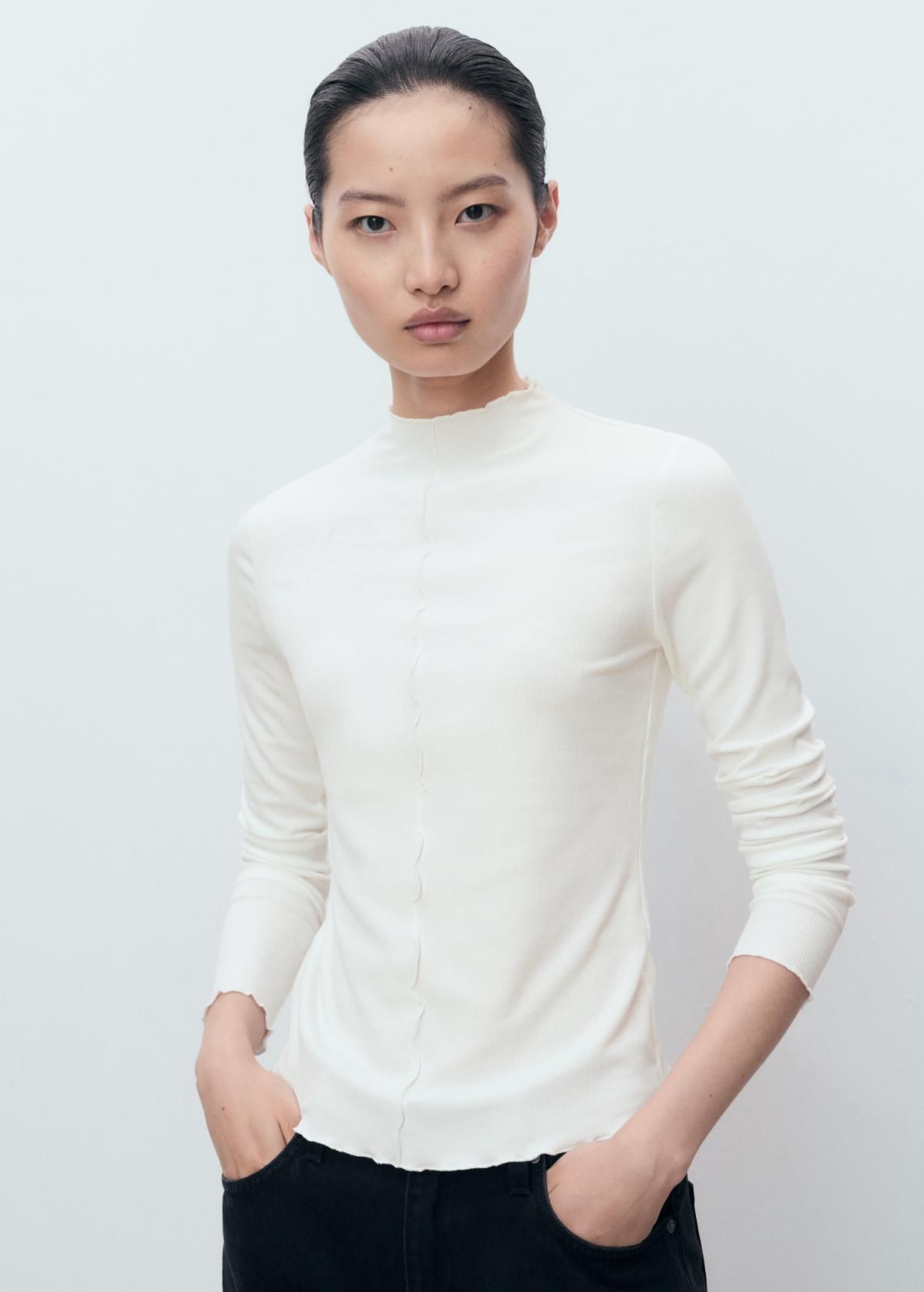 망고 웨이브디테일 골지 하이넥 긴팔 티셔츠 17055798 BLANCO - 상세 이미지 2