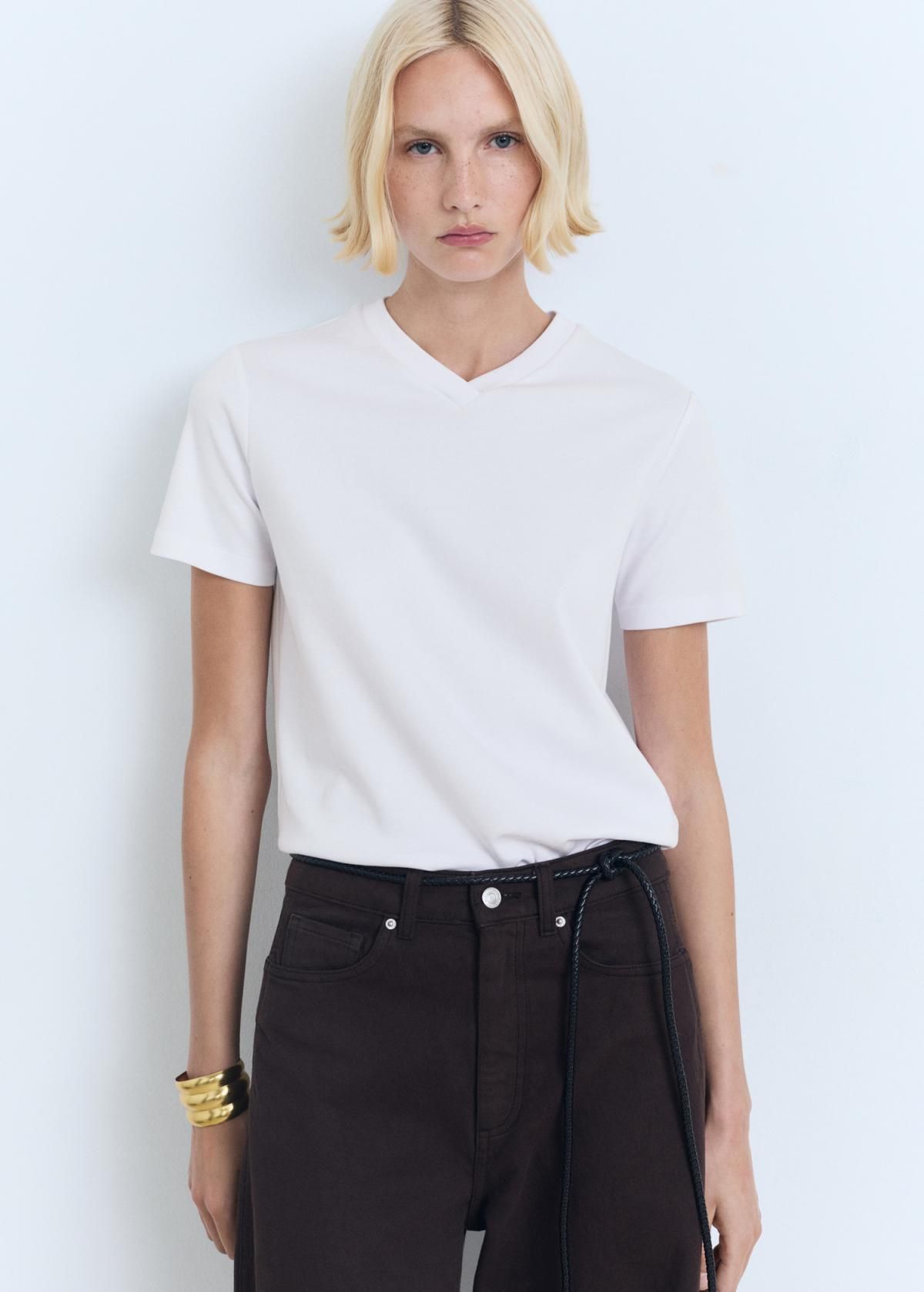 망고 프리미엄 코튼 브이넥 반팔 티셔츠 17021198 BLANCO - 상세 이미지 2