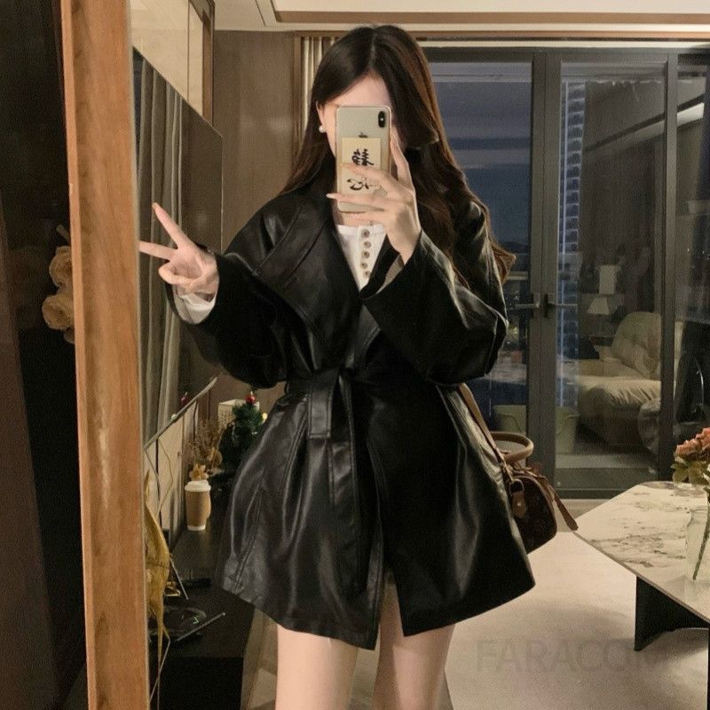 여성용 가을 블랙 레더 라이더자켓 중간 길이 가죽자켓 출근룩 하객룩 매칭 가능한 트렌디한 디자인 - 메인 이미지