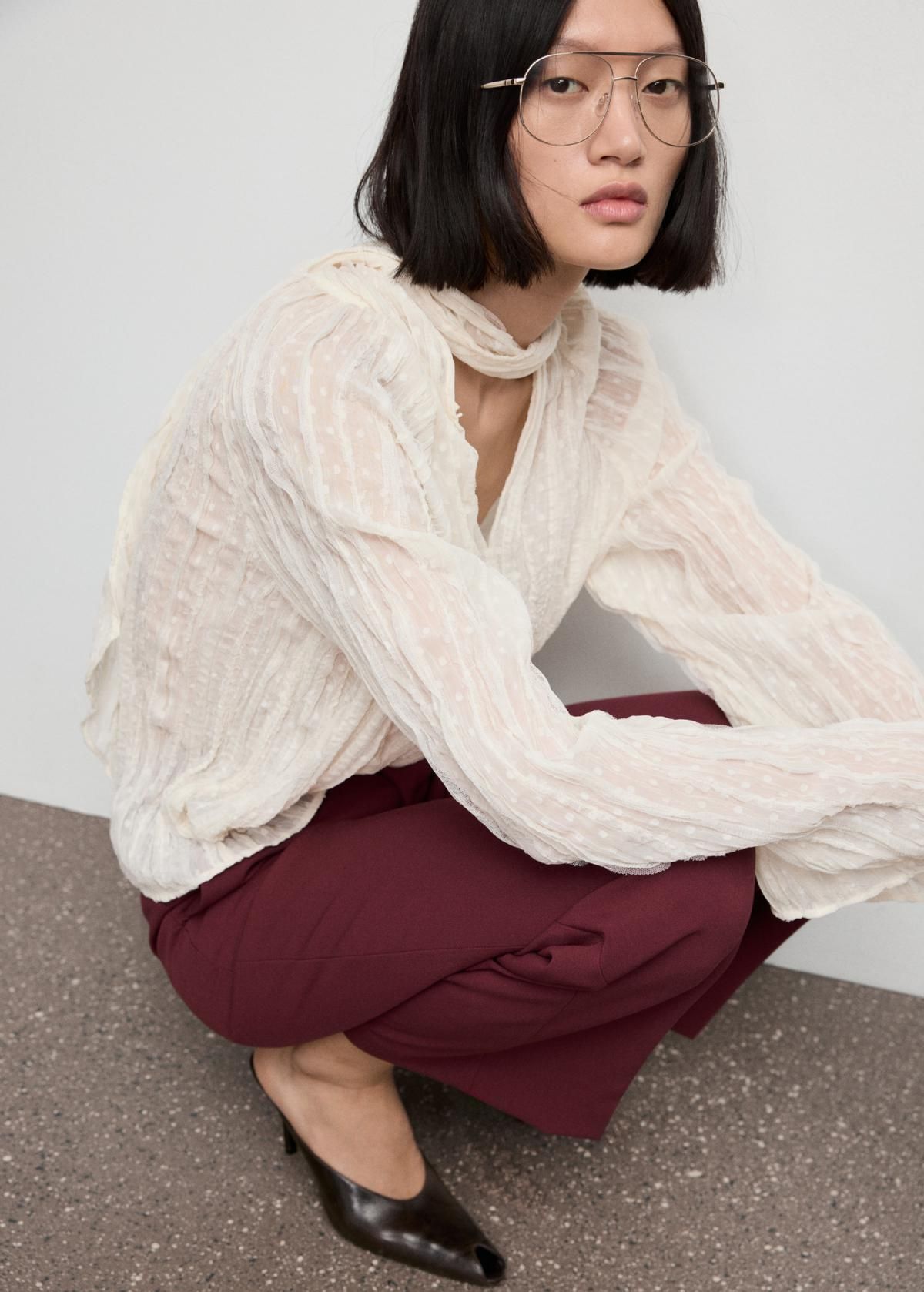 망고 클래식 하이웨이스트 스트레이트 슬랙스 팬츠 17096743 GRANATE - 상세 이미지 4