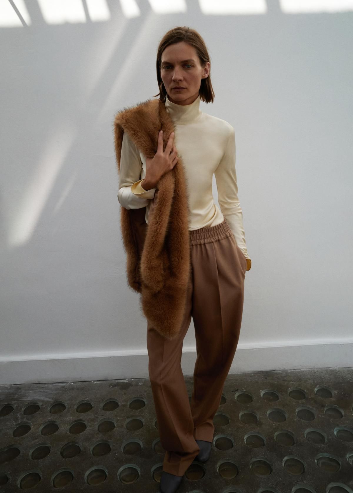 망고 100 울 테크니컬 하이웨이스트 밴딩 와이드 팬츠 17006365 MARRON MEDIO - 상세 이미지 3