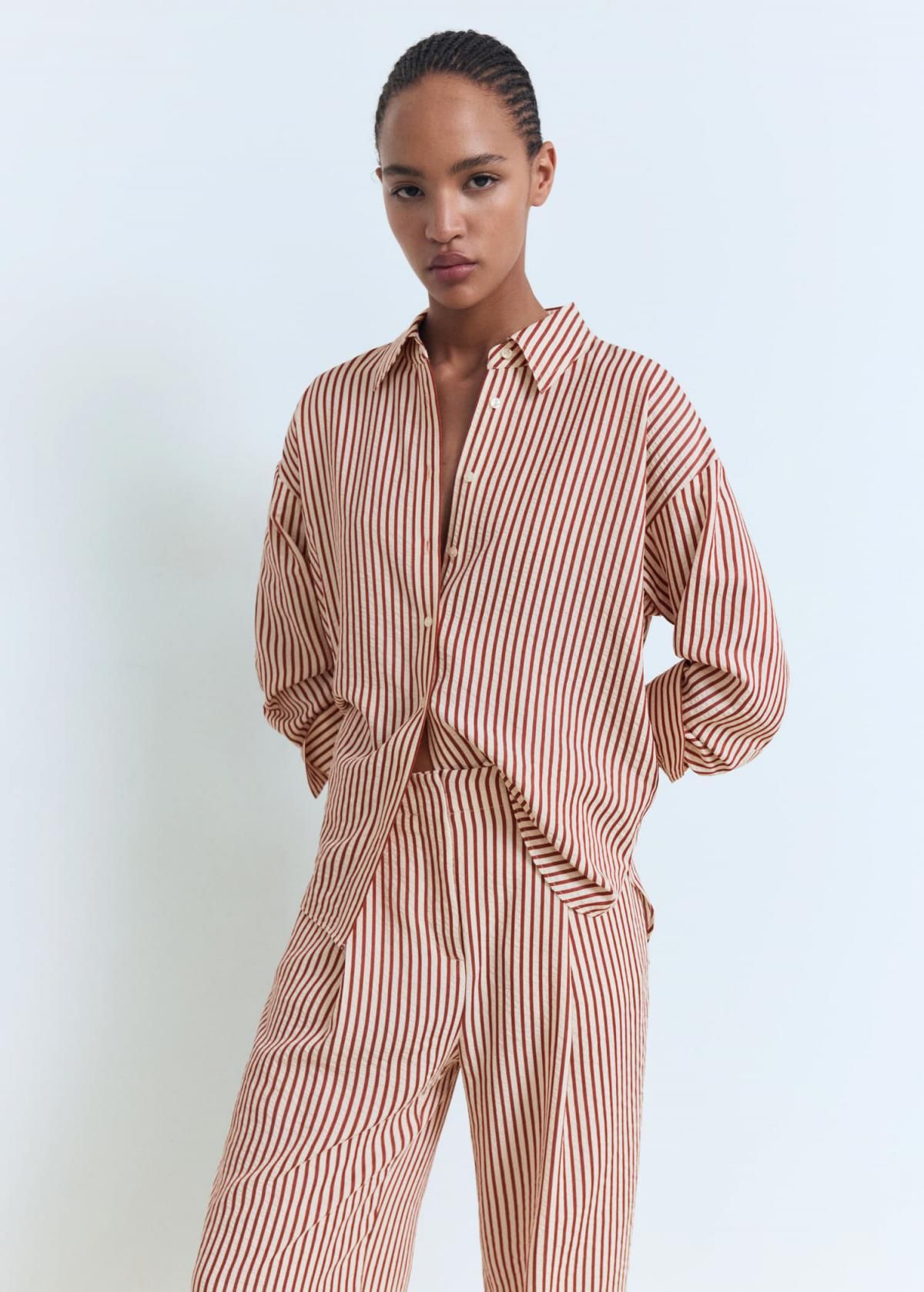 망고 스트라이프 와이드핏 테크니컬 슬랙스 팬츠 17062549 NARANJA TOSTADO - 상세 이미지 2