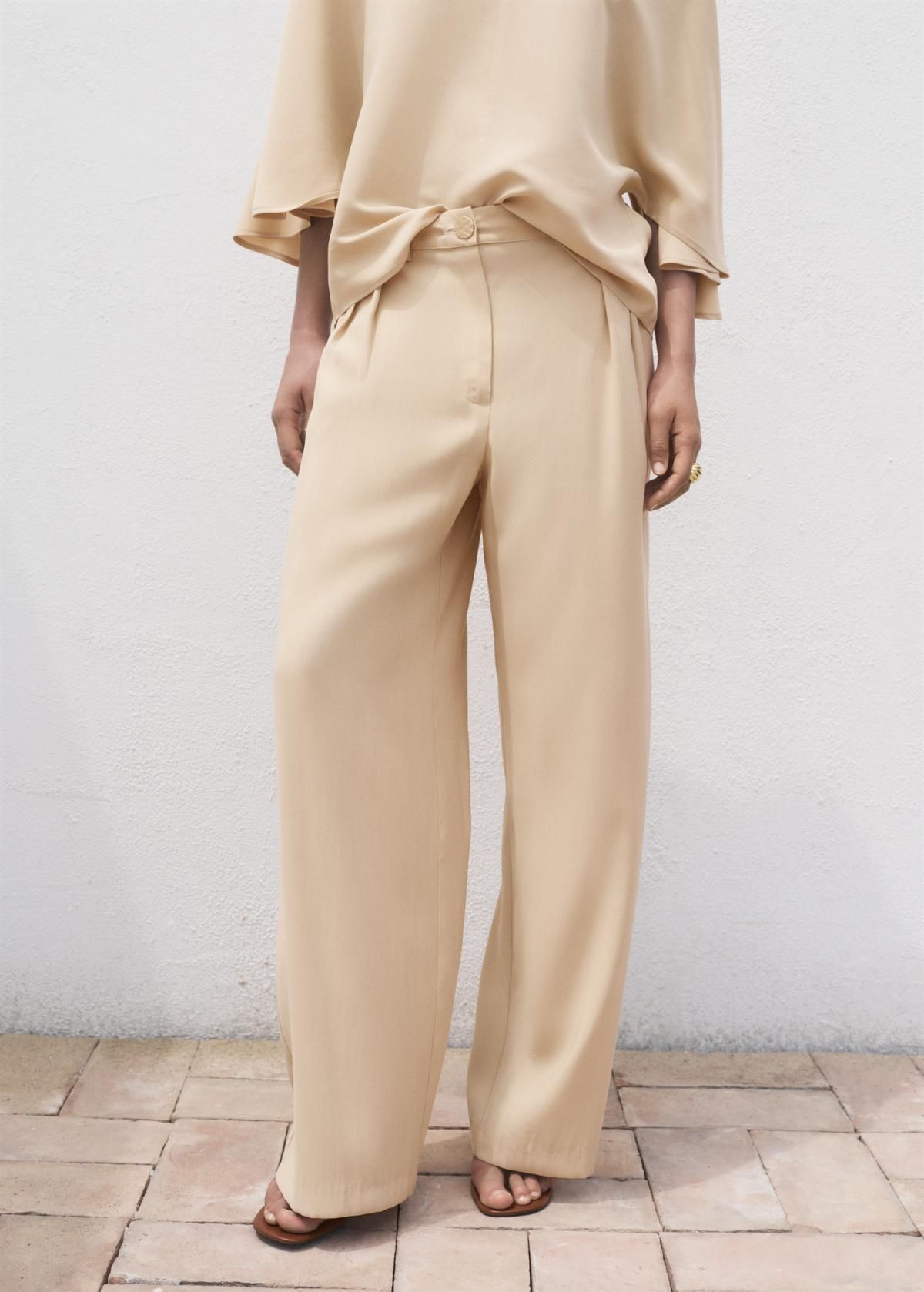 망고 베이지 하이웨이스트 테크니컬 와이드 슬랙스 팬츠 17074087 ARENA - 상품 이미지