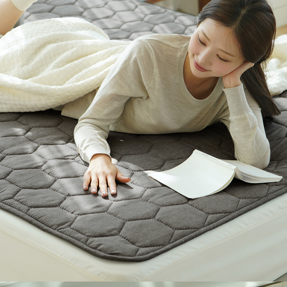 곰표한일 카본 탄소매트 전자파없는 IOT원격제어 전기요 1인용 네츄럴그레이 미니싱글