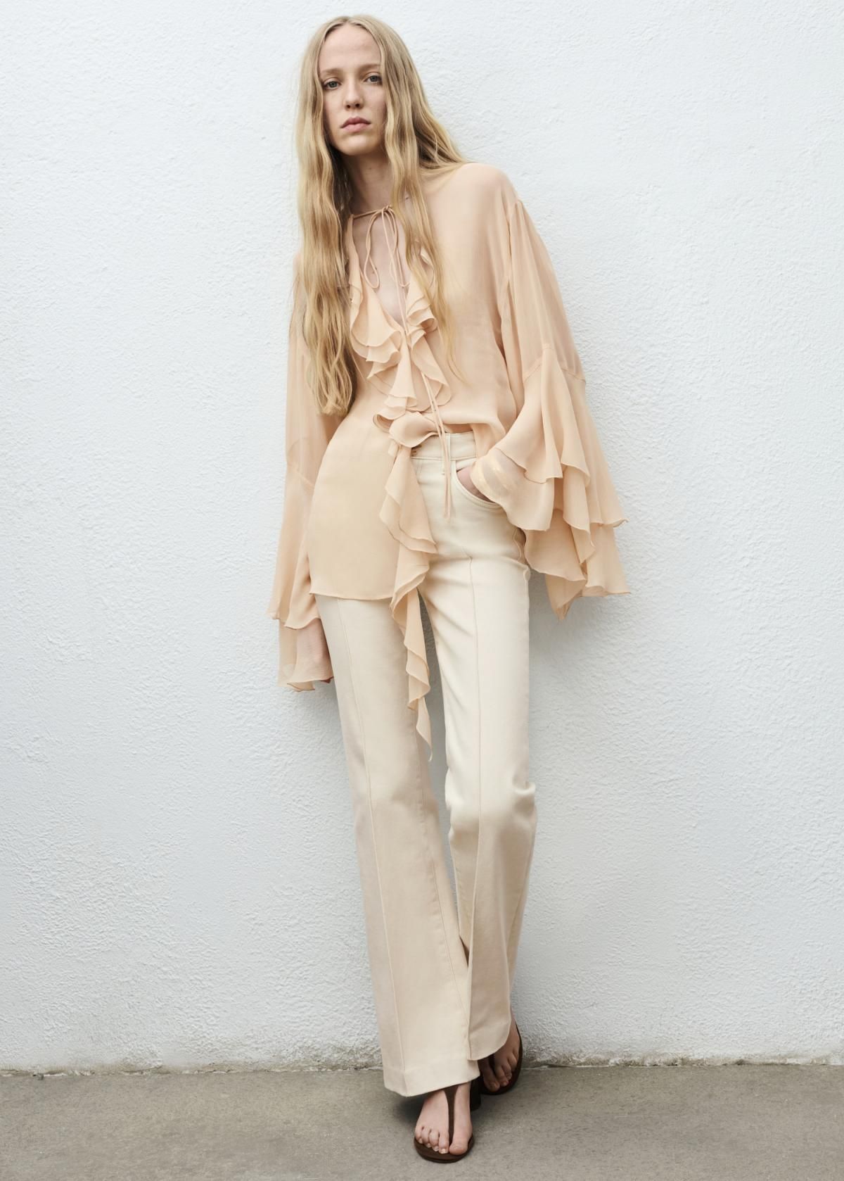 망고 트렌디 플레어핏 미드웨이스트 데님 팬츠 17084090 CRUDO - 상세 이미지 2