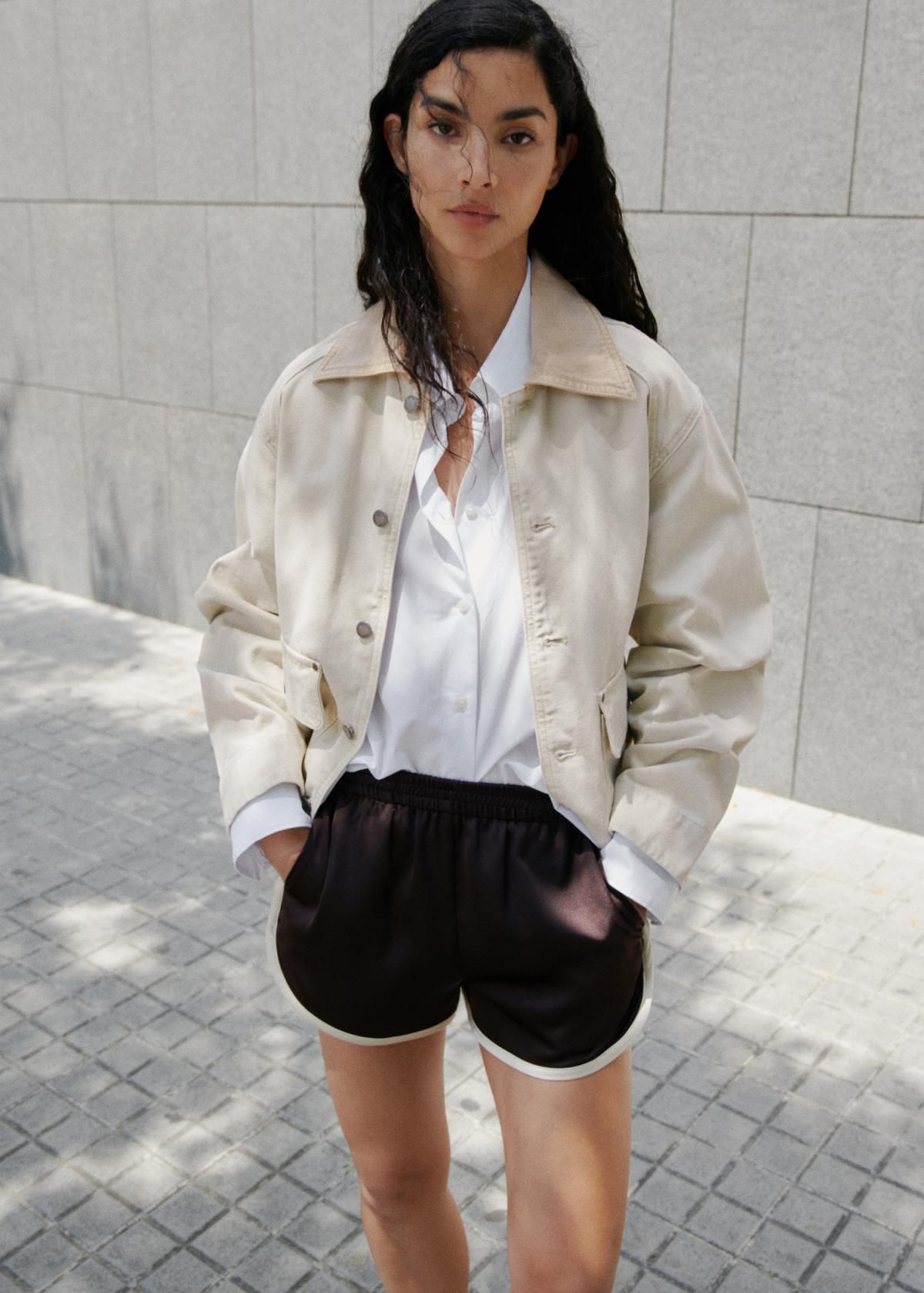 망고 애슬레저 배색 라인 미드웨이스트 숏팬츠 17083330 CIRUELA - 상세 이미지 3