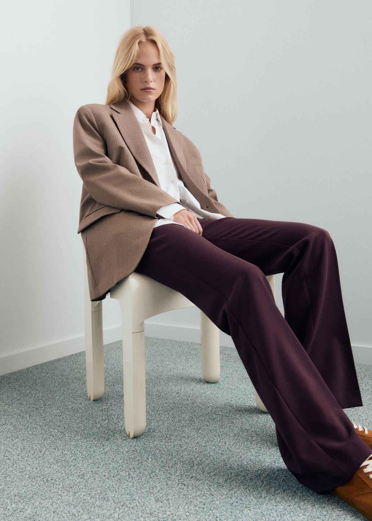 망고 미드라이즈 테일러드 플레어 부츠컷 팬츠 17006734 CIRUELA - 상세 이미지 5