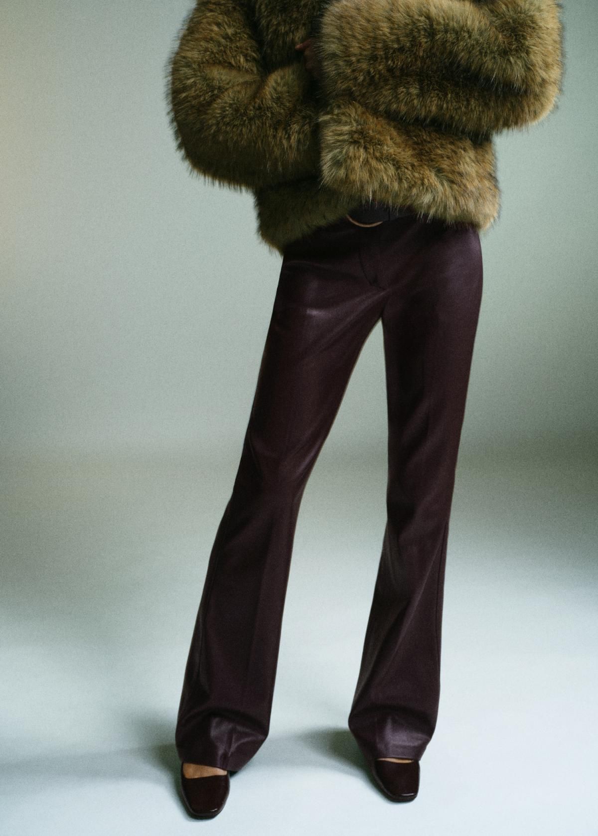 망고 에코레더 슬림핏 부츠컷 팬츠 17097803 VINO - 상품 이미지