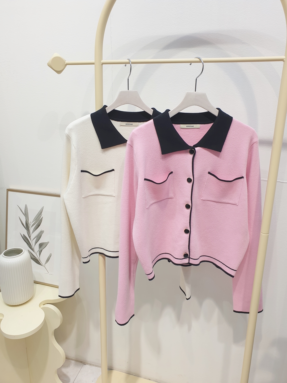 여성 배색 카라 크롭 니트 가디건 버튼 포켓 핑크 아이보리 데일리 오피스 - 상세 이미지 5