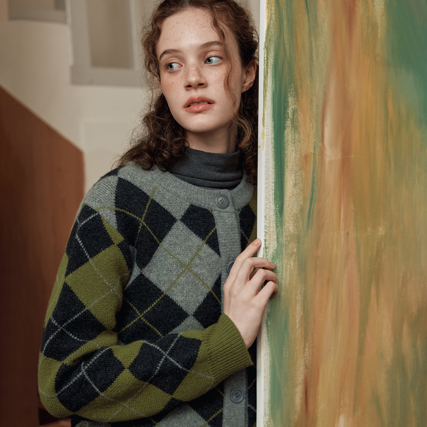 [제로스트릿] 메리노 울 아가일 가디건 MERINO WOOL ARGYLE CARDIGAN / OLIVE - 상세 이미지 2