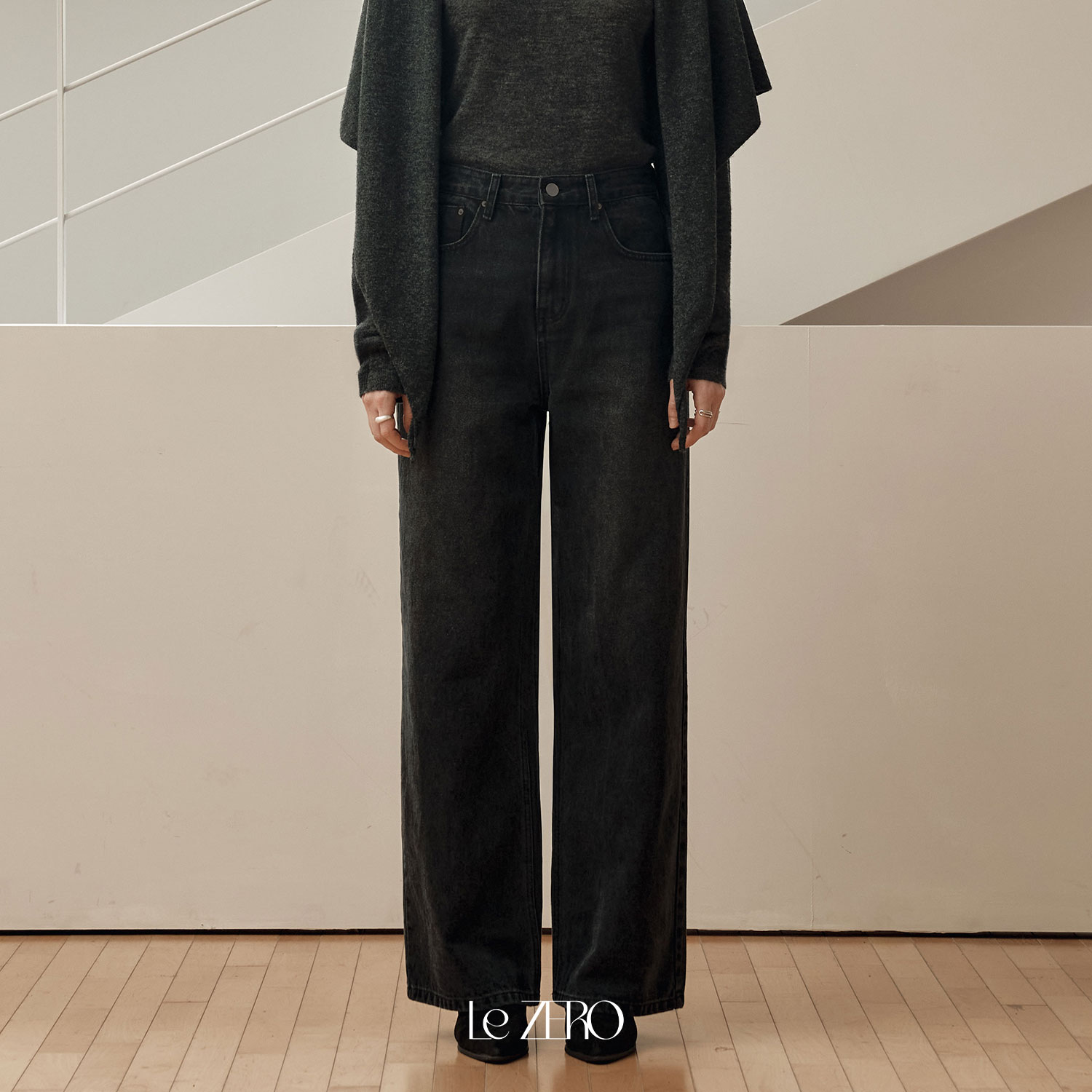 [제로스트릿] 르제로 페이드 루즈핏 데님 팬츠 LeZERO FADED LOOSE FIT DENIM PANTS / BLACK - 상품 이미지