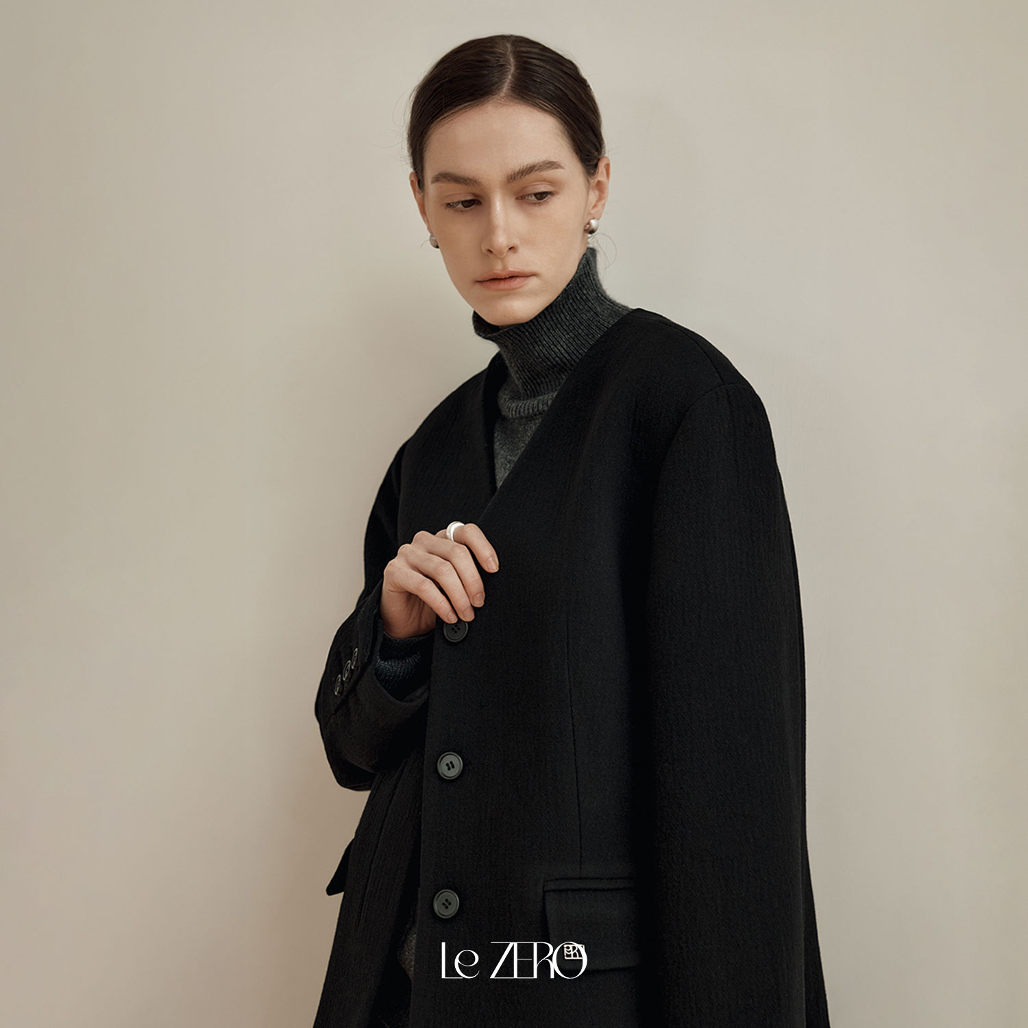 [10/29예약배송] [제로스트릿] 르제로 노카라 울 하프 코트 LeZERO COLLARLESS WOOL HALF COAT / BLACK - 상세 이미지 2