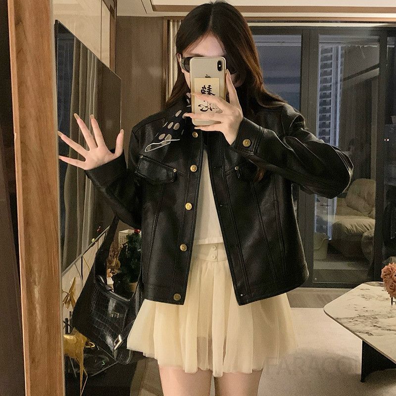 여성 블랙 금장 단추 크롭 레더 자켓 숏 라이더 인조가죽 점퍼 캐주얼 간절기 아우터 세련된 데일리룩 봄 가을 - 상세 이미지 3