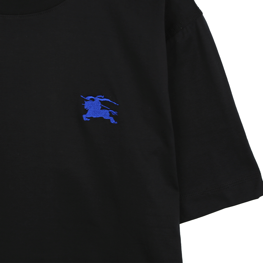 버버리 자수 로고 블랙 반팔티 8088298 (2024 F/W) M - 상세 이미지 3