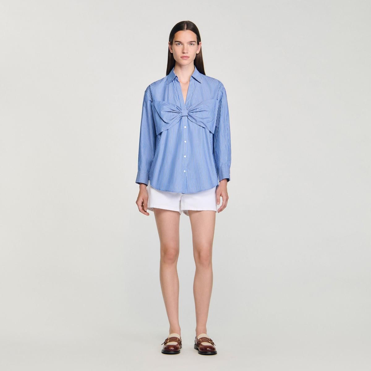 산드로 스트라이프 오버사이즈 리본 셔츠 블라우스 SFPCM01457_D251 BLAU / WEISS - 상세 이미지 3