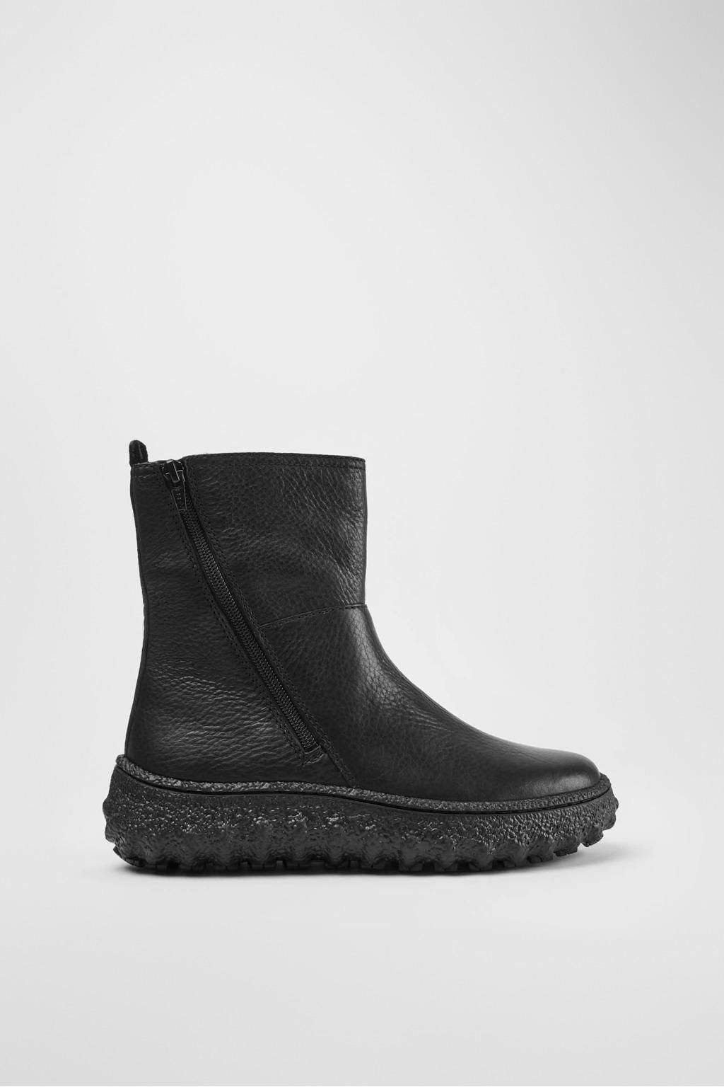 캠퍼 테크니컬 블랙 미들부츠 Ground K400462-001 BLACK - 상품 이미지