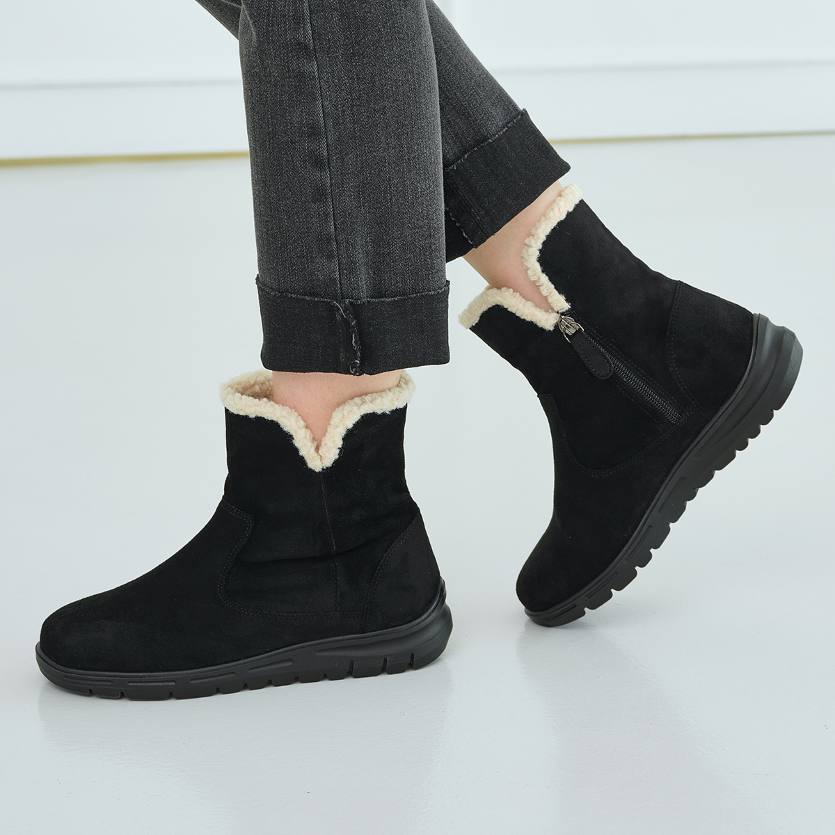 230~255 데이워크 털내피 발편한 아치깔창 여성 앵클 털부츠 도라 블랙 DW30078-BKS - 상세 이미지 2