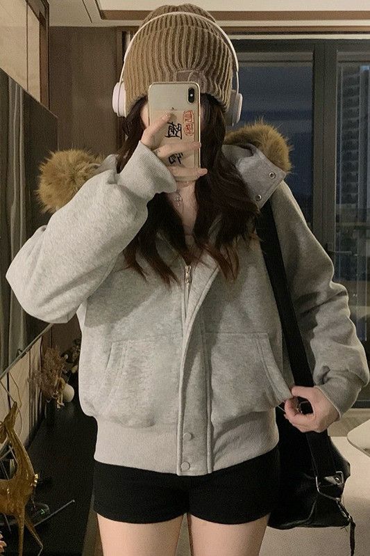 여성 경량 후드패딩점퍼 탈부착 라쿤 퍼 후드 겨울용 코튼 소재 캐주얼 커플 스타일 따뜻한 착용감 아웃도어 패션 디자인 이미지 6