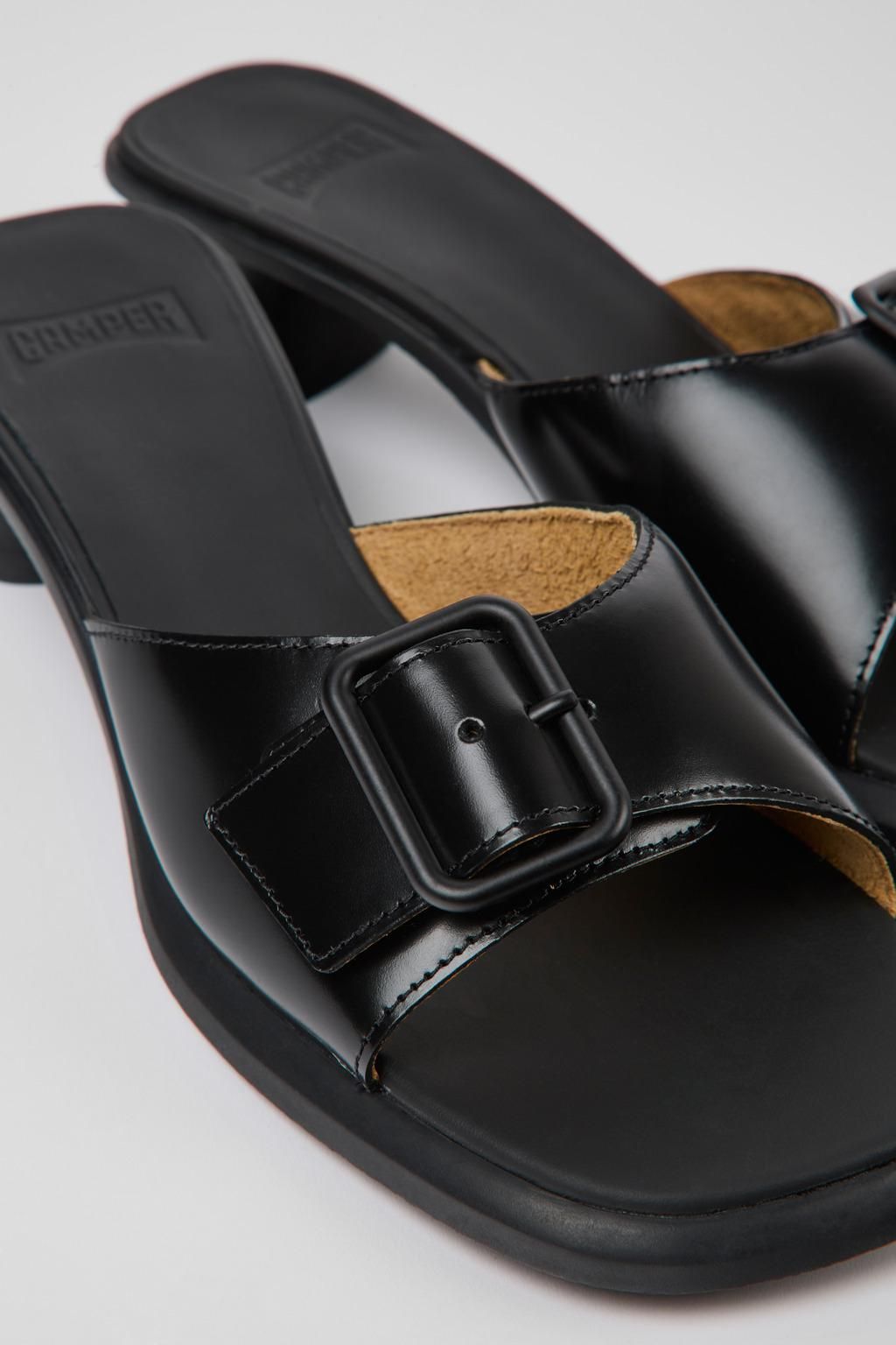 캠퍼 스트랩 블랙 레더 로우힐 샌들 Dina K201493-001 BLACK - 상세 이미지 2