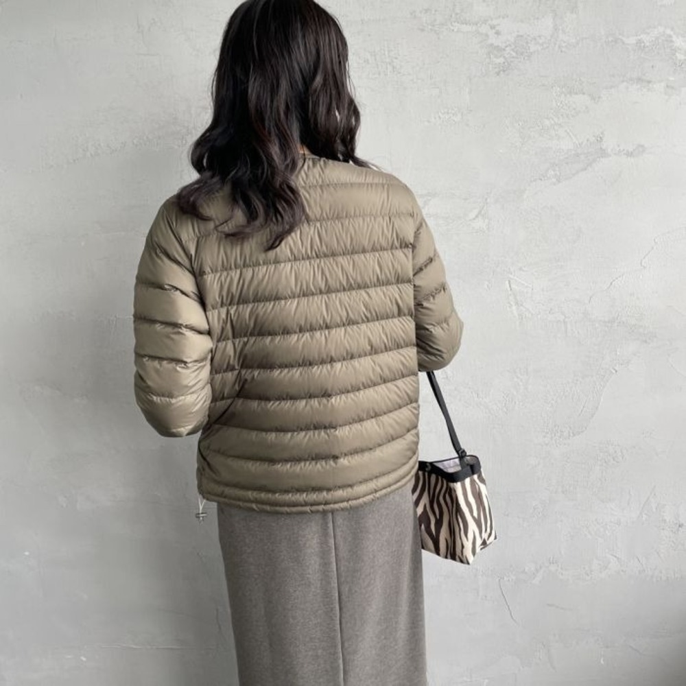 단톤 크루넥 이너 다운 경량 재킷 여성 2025AW DT-A0001RRT 올리브 - 상세 이미지 5