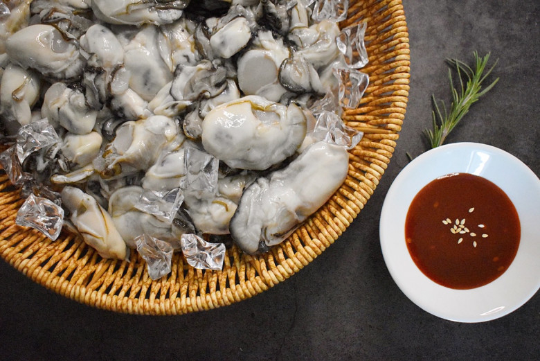 통영 당일바리 생굴 1kg 청정해역 산지직송 신선 생굴 비린내 없는 중굴 - 상세 이미지 4