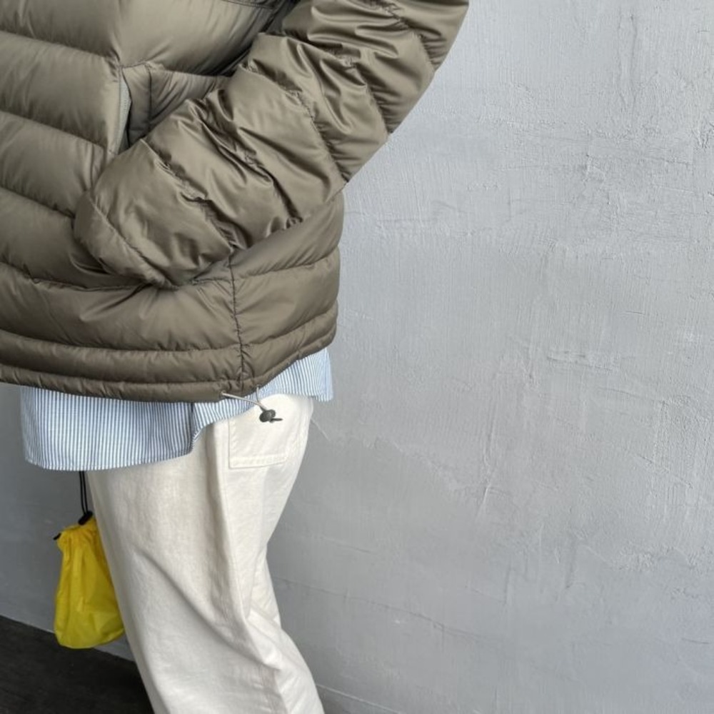 단톤 크루넥 이너 다운 경량 재킷 여성 2025AW DT-A0001RRT 올리브 - 상세 이미지 3