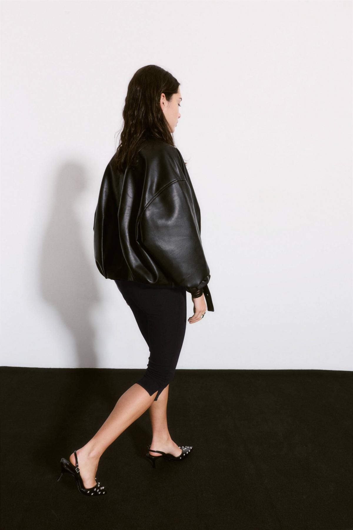 풀앤베어 슬릿 크롭 카프리 팬츠 7674/351 BLACK - 상세 이미지 3