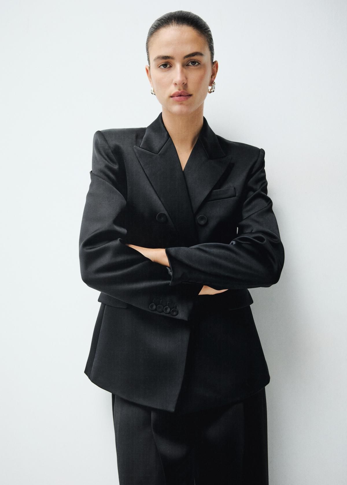 망고 새틴 더블버튼 블랙 블레이저 17029408 NEGRO - 상세 이미지 2