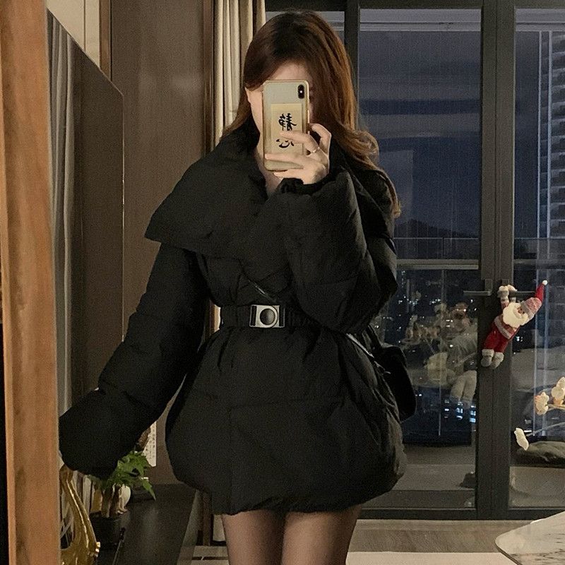 여성 빅카라 벨티드 숏패딩 점퍼 빅사이즈 도톰한 겨울 아우터 데일리 오피스 하객룩 루즈핏 오버핏 스타일링 - 메인 이미지