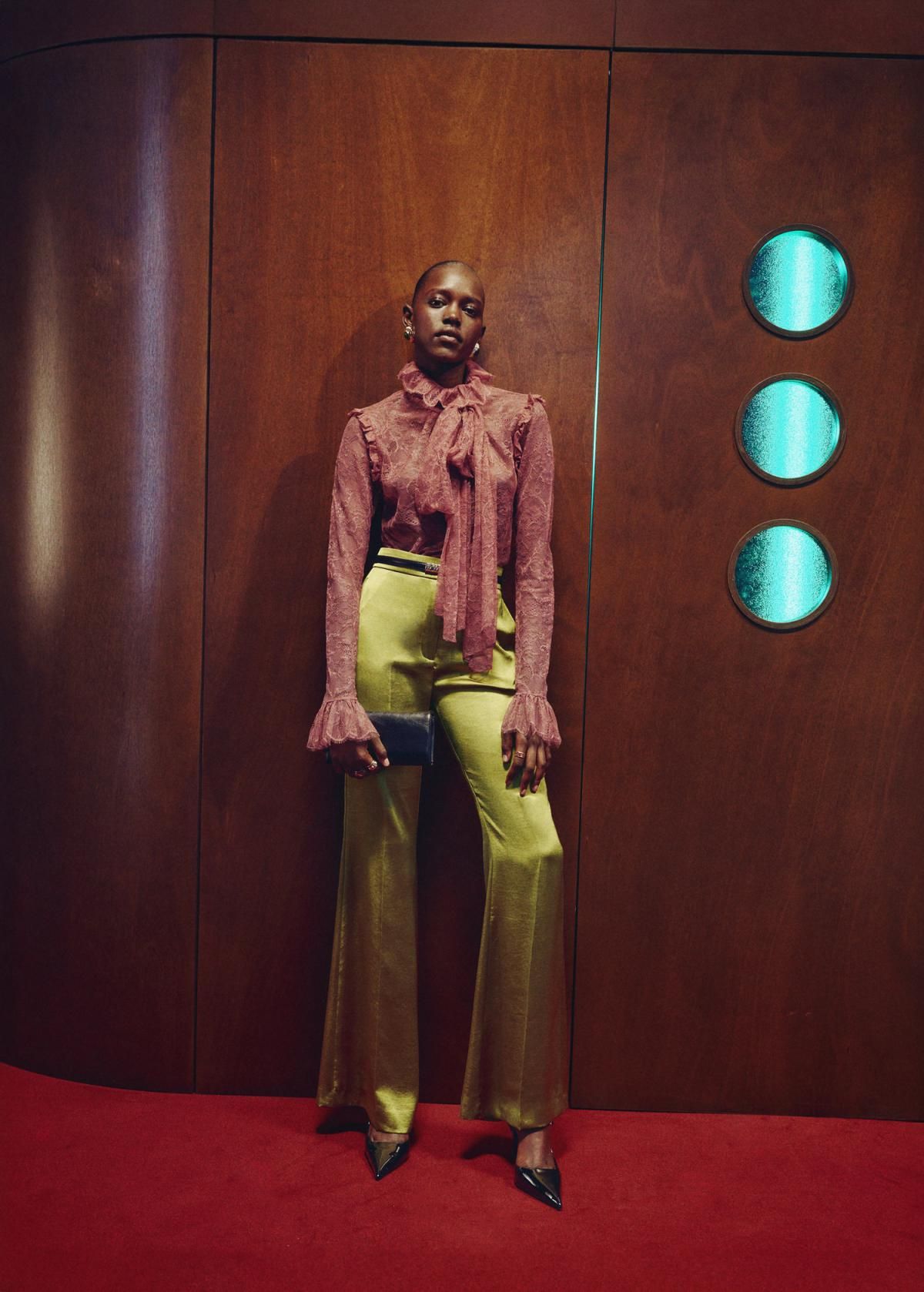 망고 새틴 스트레이트핏 슬랙스 팬츠 17039122 AMARILLO - 상세 이미지 3