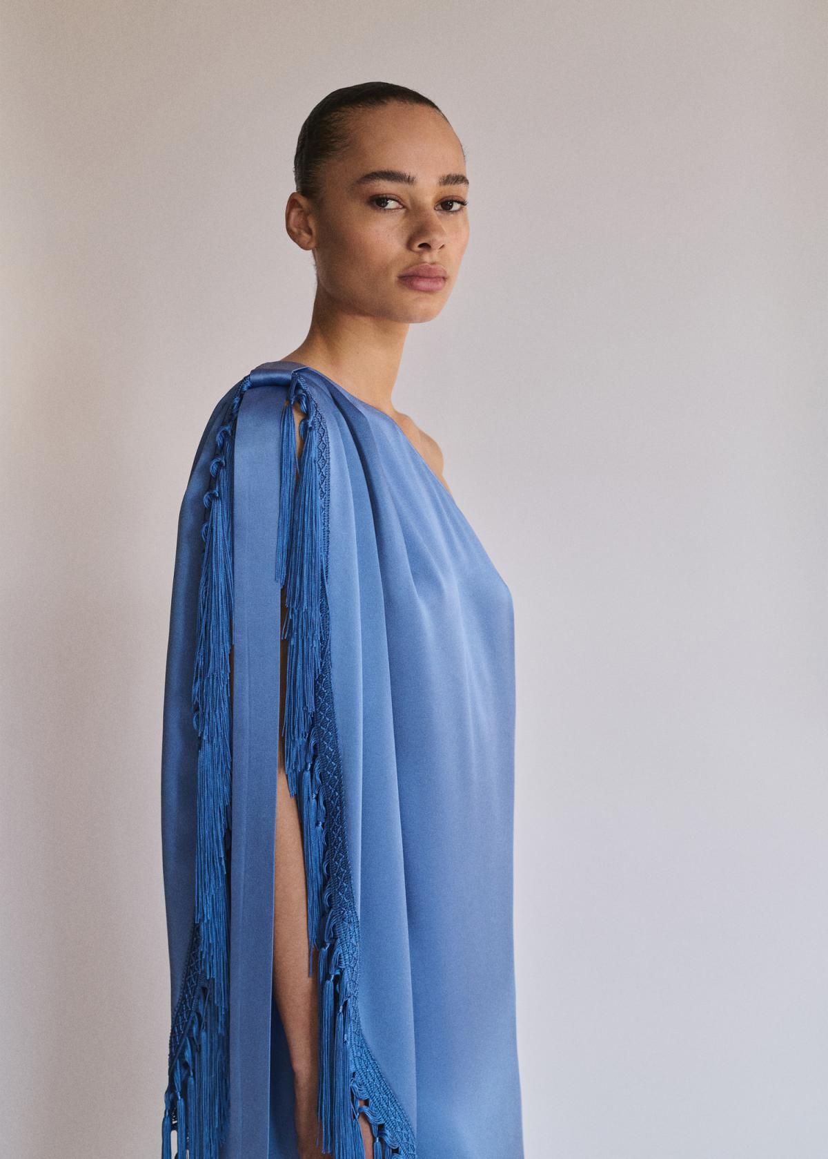 망고 새틴 비대칭 프린지 미디 원피스 87095991 AZUL CELESTE - 상세 이미지 2
