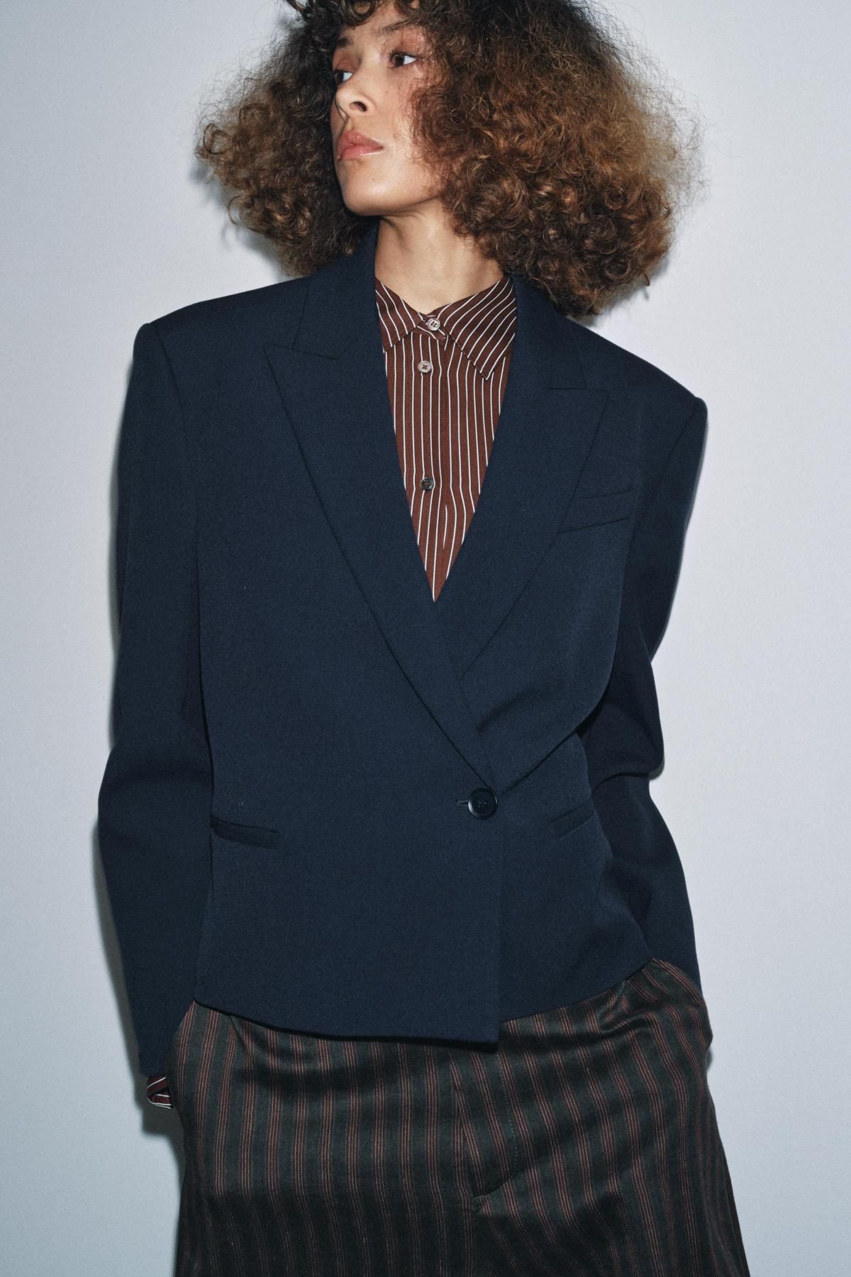 자라 프리미엄 크롭 테일러드 블레이저 8954/797 DARK NAVY - 상세 이미지 3