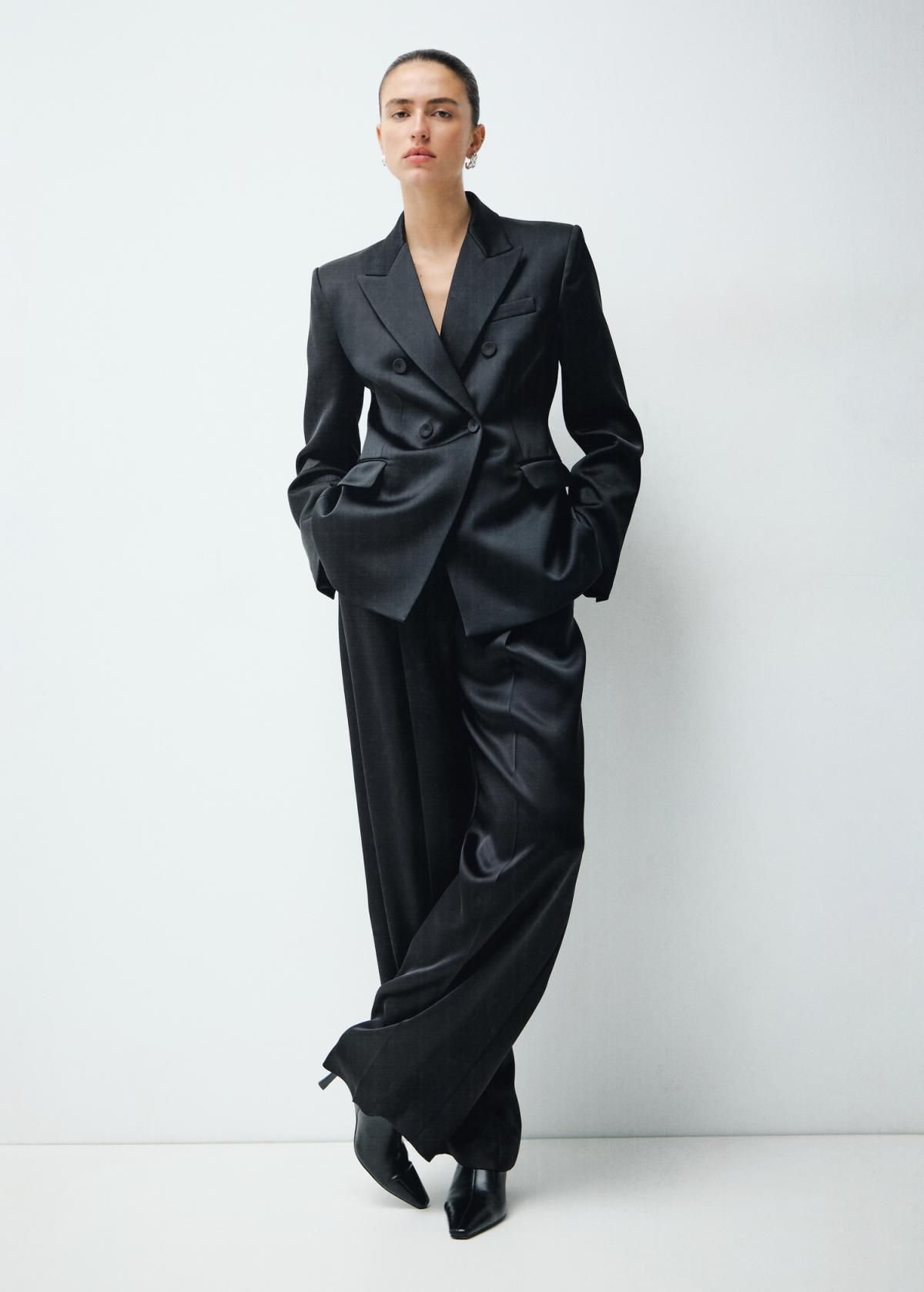 망고 새틴 더블버튼 블랙 블레이저 17029408 NEGRO - 상세 이미지 3