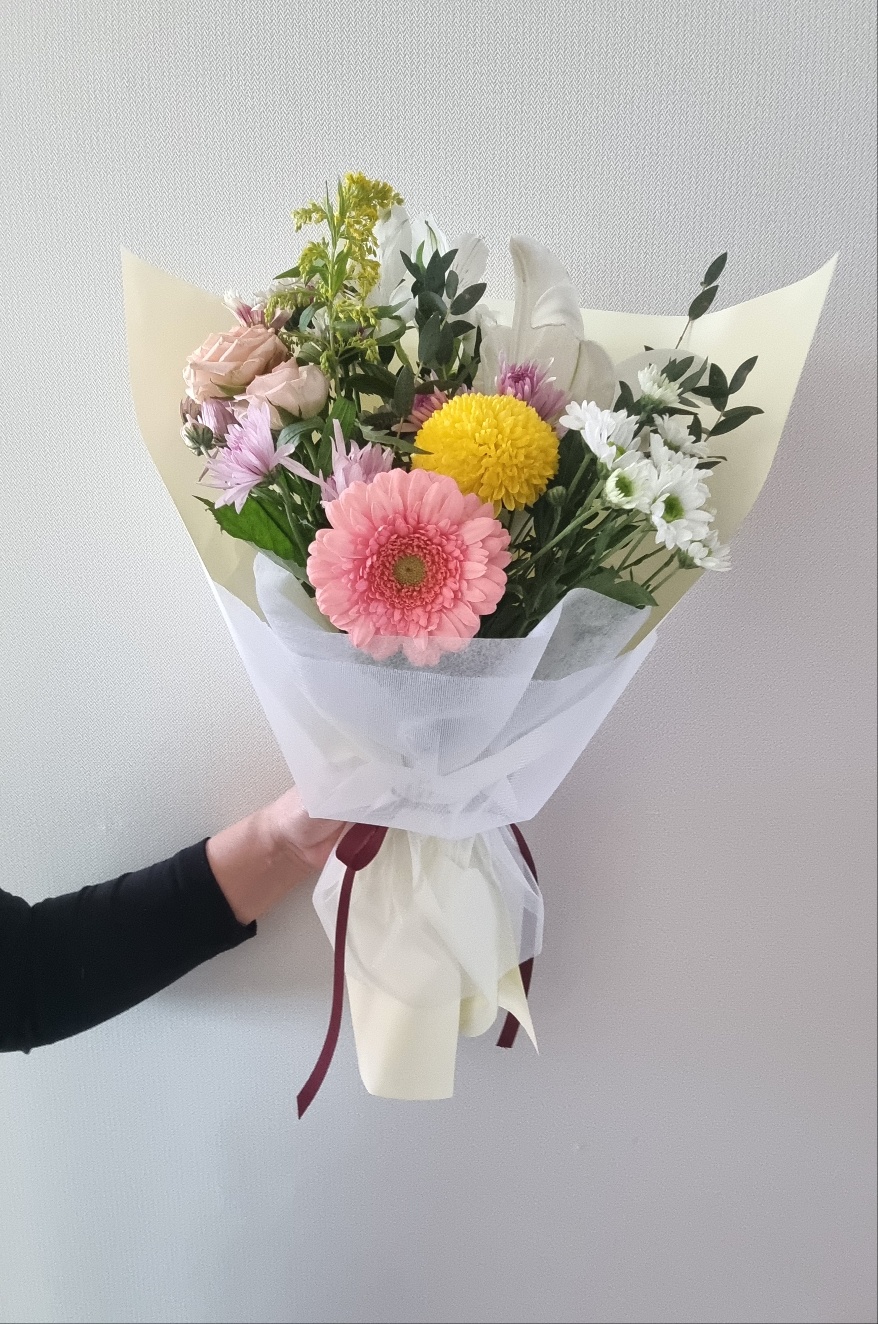 생화 정기 구독 중형 꽃다발 택배 계절꽃 생일 결혼기념일 선물 인터넷 꽃도매 라운드블루미 이미지 8