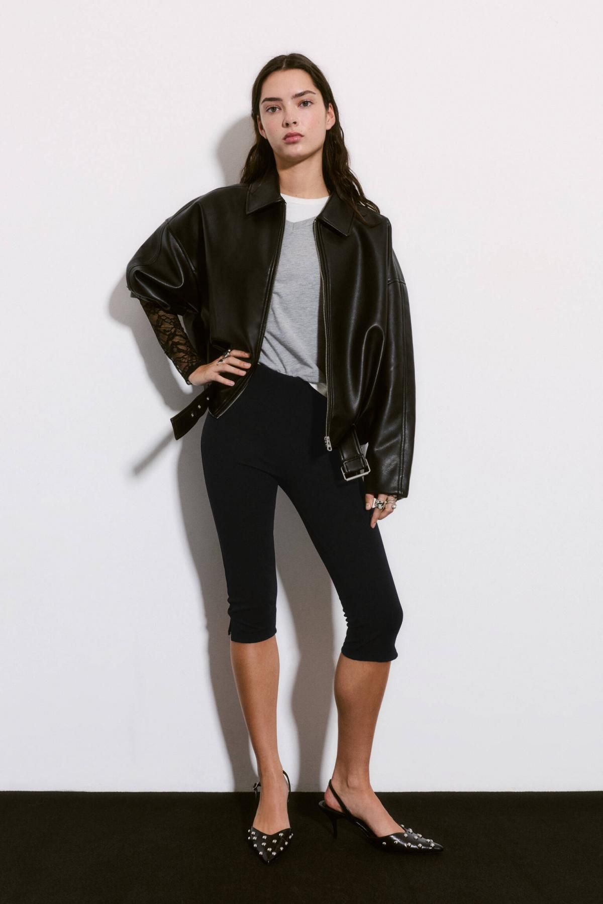 풀앤베어 슬릿 크롭 카프리 팬츠 7674/351 BLACK - 상세 이미지 2