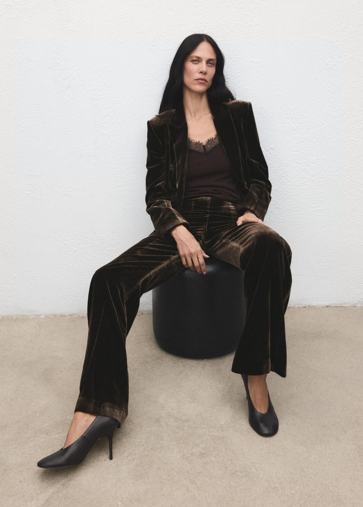 망고 벨벳 플레어 하이웨이스트 정장 팬츠 17079406 CHOCOLATE - 상세 이미지 5