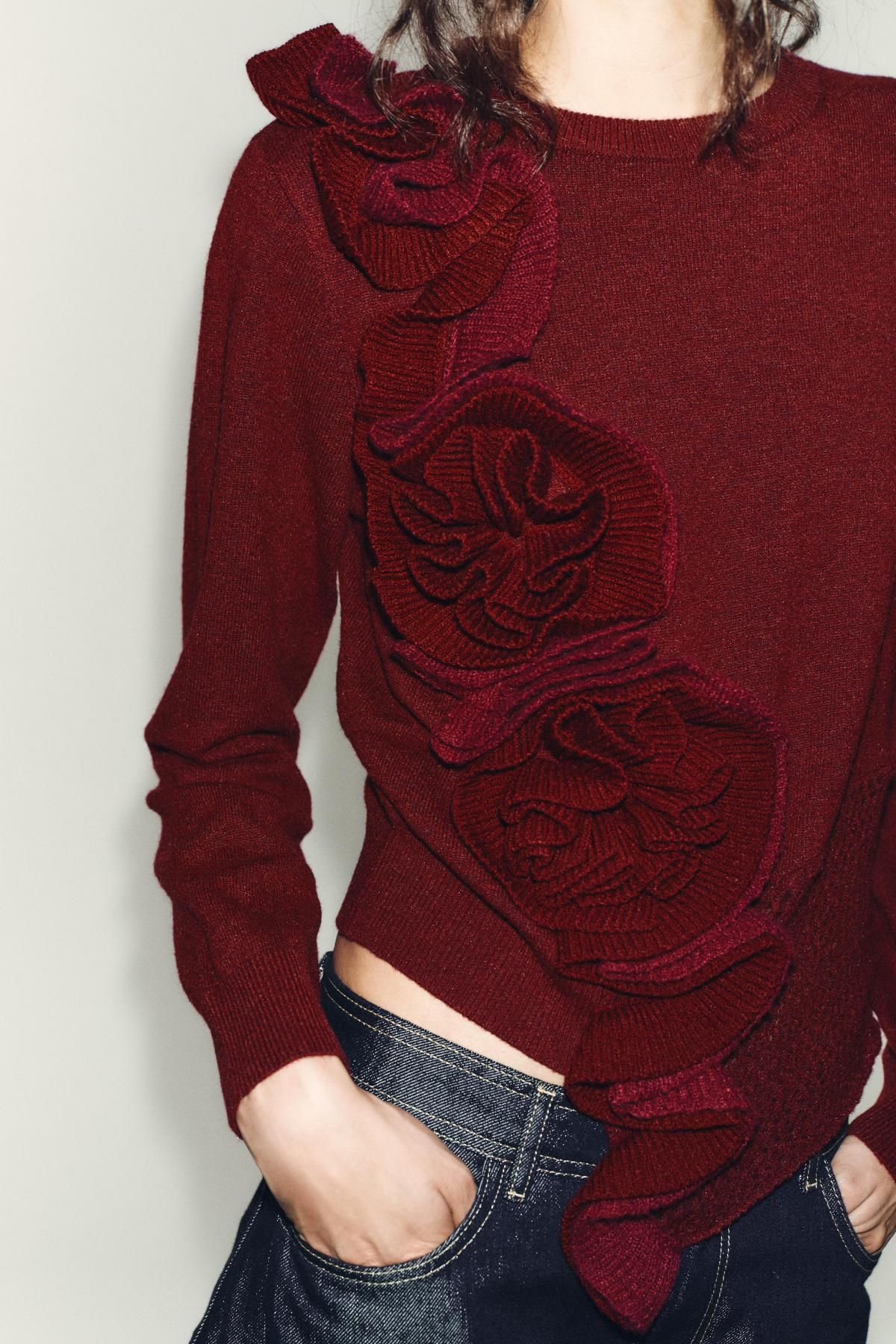 자라 플라워 텍스처 라운드넥 니트 스웨터 9874/110 BURGUNDY - 상세 이미지 4