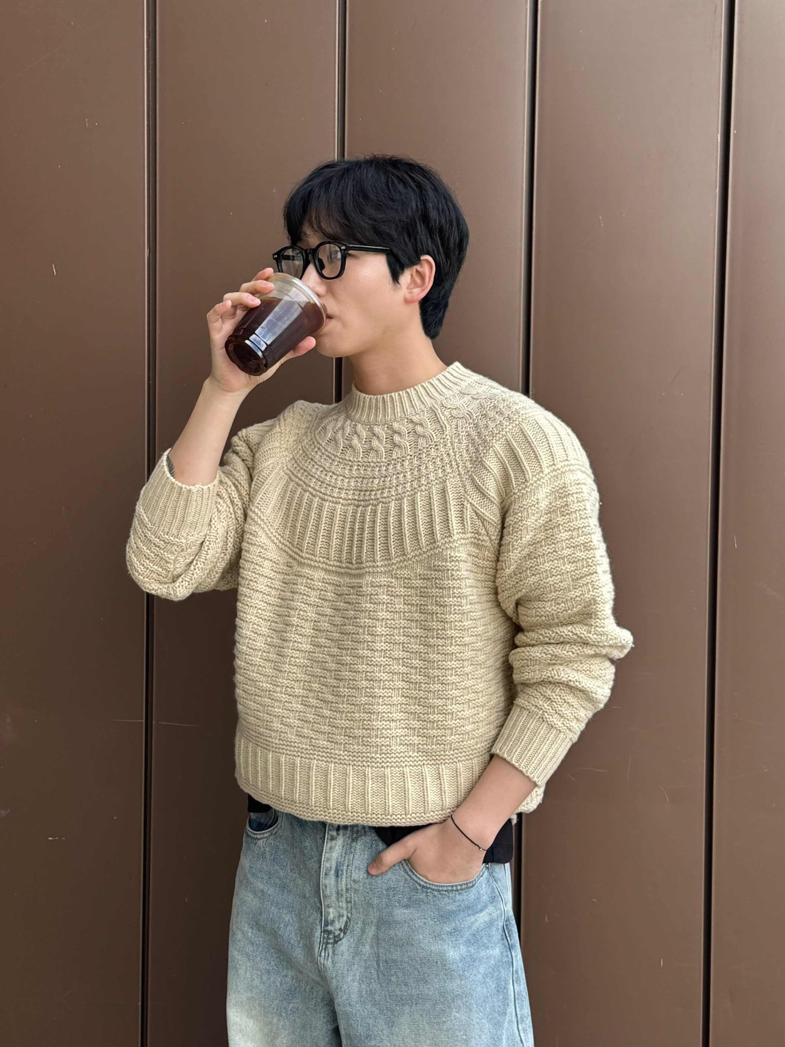 (남녀공용) 프리미엄 라브 오버핏 울 니트 / 겨울 꽈배기 케이블 라운드 스웨터 - 상세 이미지 2