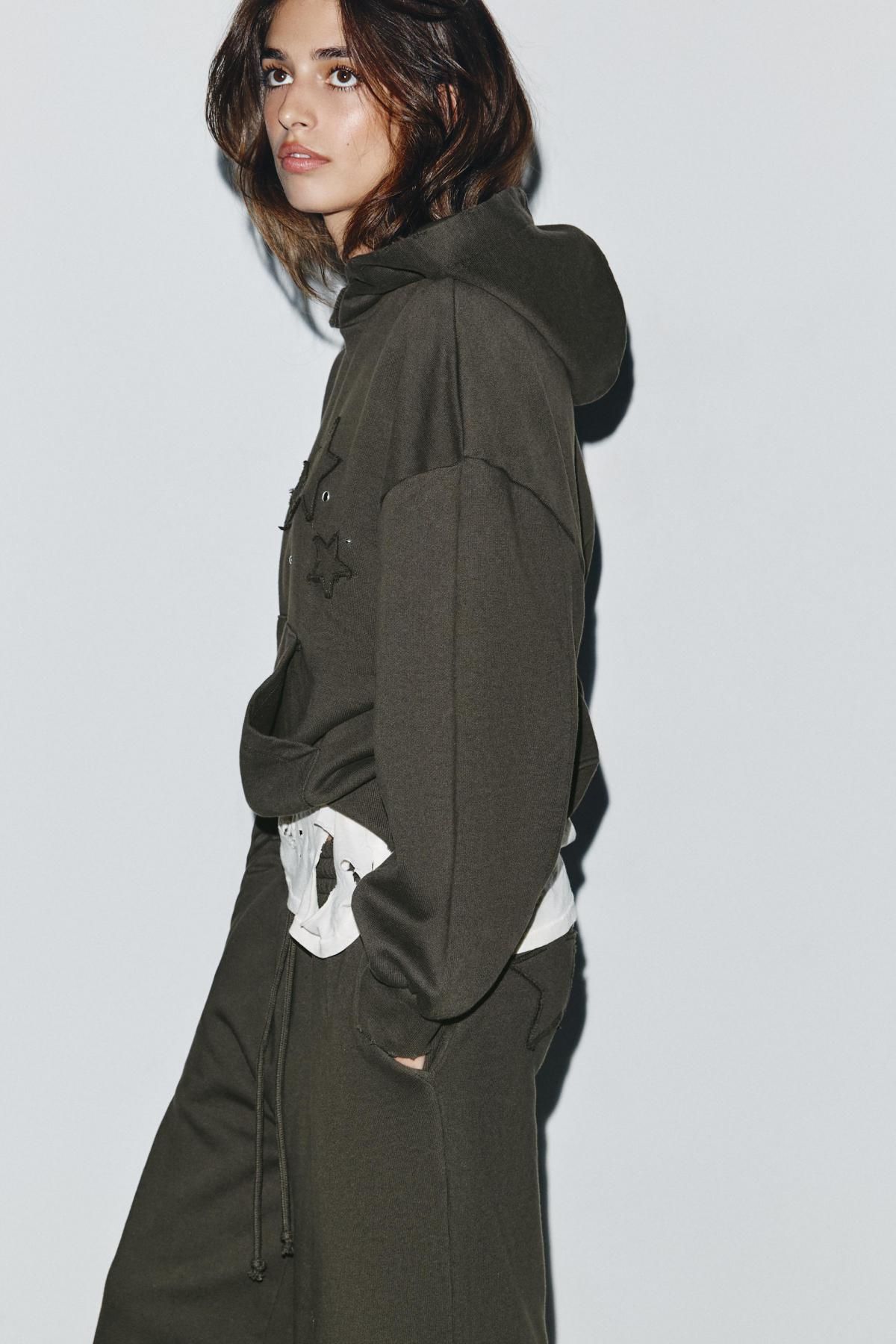 자라 스타 스터드 워싱 후드 스웨트셔츠 4174/032 DARK BROWN - 상세 이미지 4