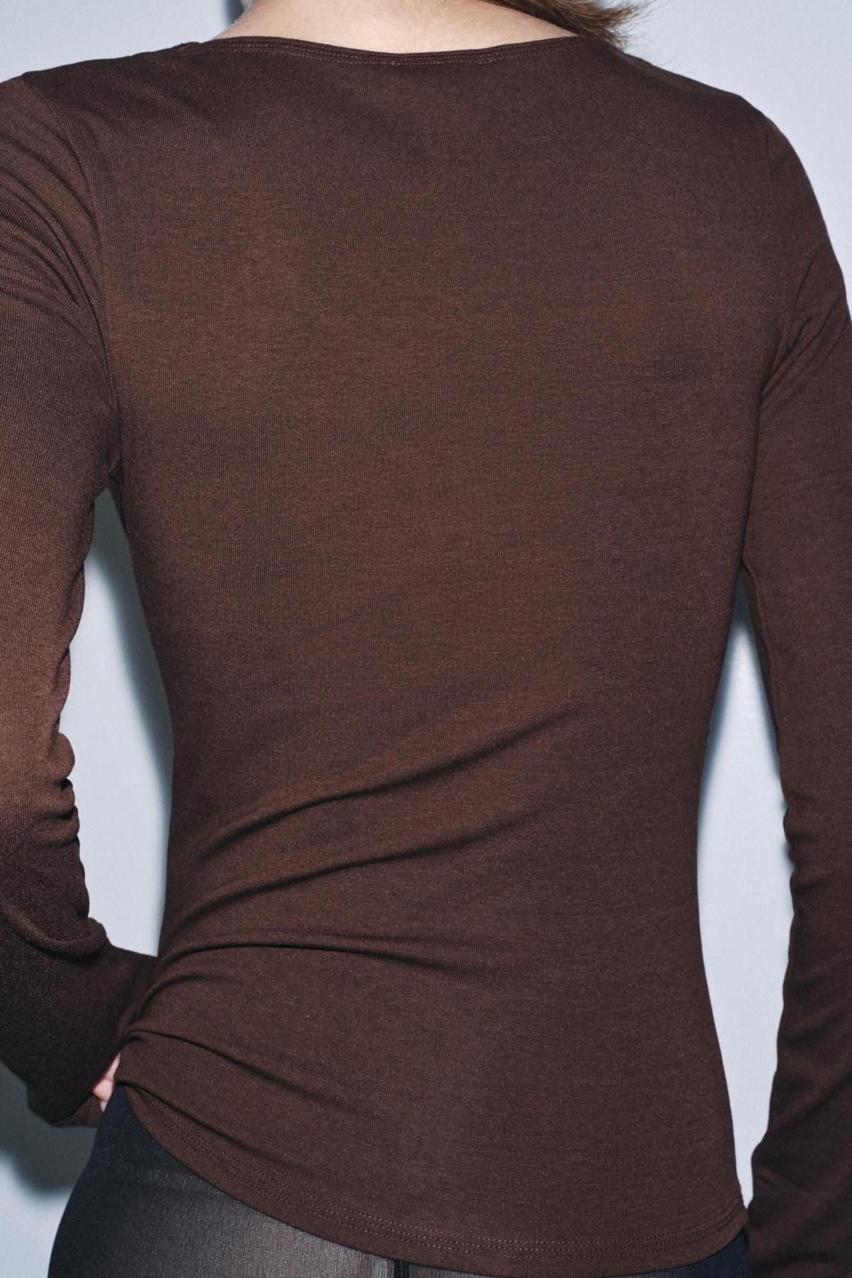 자라 베이직 슬림핏 라운드넥 긴팔 티셔츠 3641/750 BROWN - 상세 이미지 4