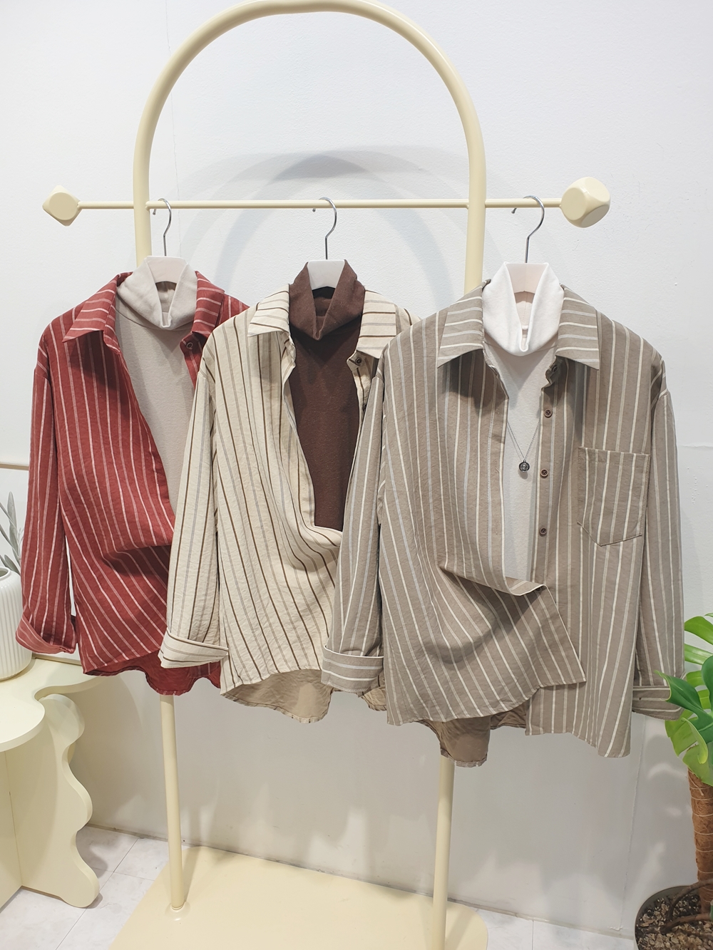 가을 여성 스트라이프 루즈핏 셔츠 긴팔 카라 오버핏 남방 - 상세 이미지 3