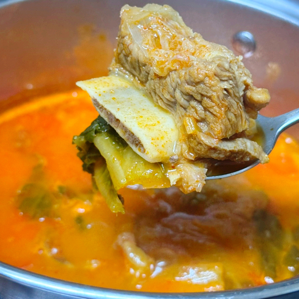 [리뉴얼]얼큰 우거지갈비탕 500g / 소갈비대 국내산 우거지 듬뿍 해와바다 - 상세 이미지 4