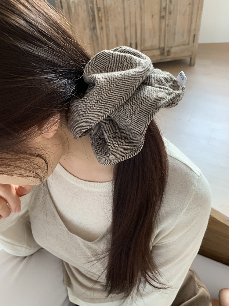 [자체제작] 헤링본 울 스크런치 (L) - 여성 트위드 볼륨 풍성 고급머리끈 겨울곱창밴드 - 상품 이미지