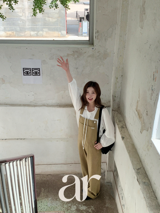 넥 스트랩 프릴 셔링 블라우스 bs8508 - 상세 이미지 3