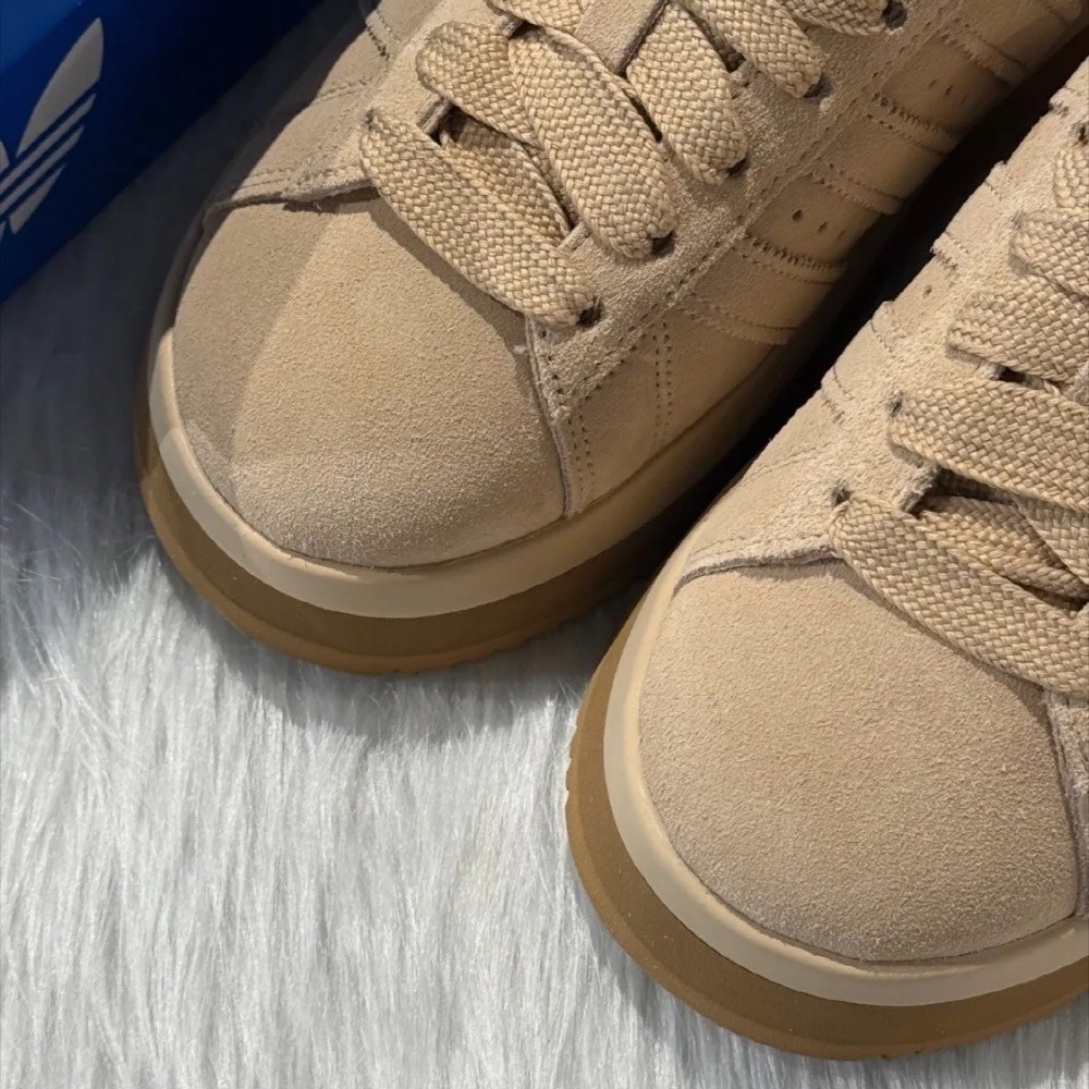 아디다스 오리지널스 캠퍼스 00s 쉐르파 털신 뮬 JR3732