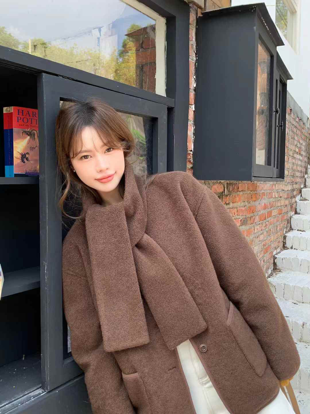 [목도리 세트] 오버무드 겨울 루즈핏 라운드넥 절개 포켓 무스탕 코트 자켓 3color - 상세 이미지 2
