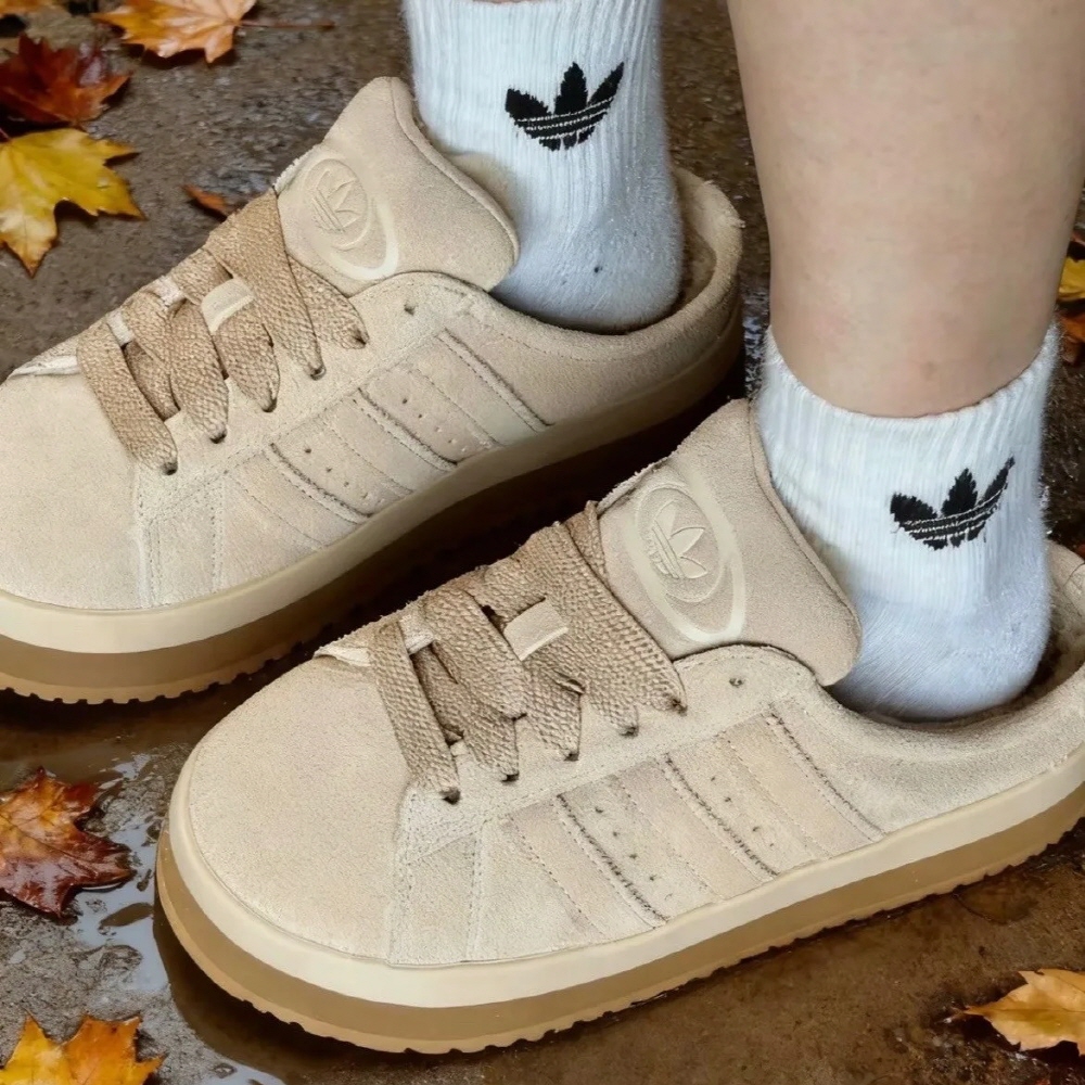 아디다스 오리지널스 캠퍼스 00s 쉐르파 털신 뮬 JR3732