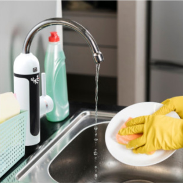 탕비실 전기순간온수기 캠핑장 야외용 싱크대용 세로형 순간온수기