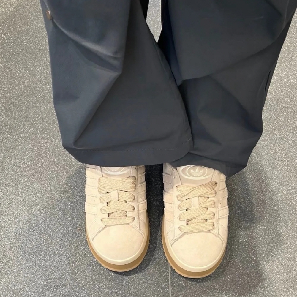 아디다스 오리지널스 캠퍼스 00s 쉐르파 털신 뮬 JR3732