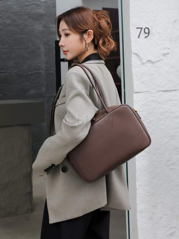 여성용 클래식 스퀘어 천연가죽 토트백 대용량 수납 데일리 숄더백 보스턴백 출근룩 - 상세 이미지 4
